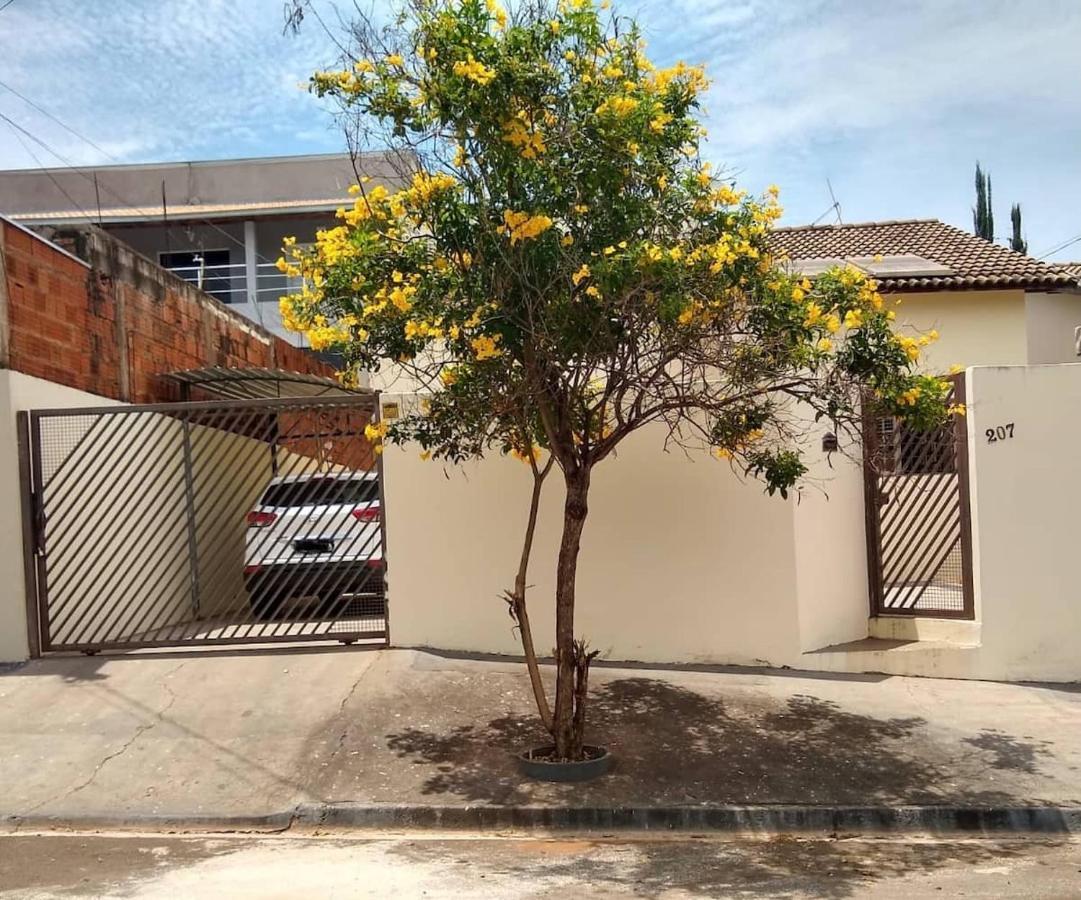 Willa Bela Casa Com Churrasqueira E Estacionamento Olímpia Zewnętrze zdjęcie